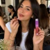 The Crème Shop x Hello Kitty Labial Jelly Glaze High-Shine Gloss Tono Hello Cutie