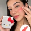 The Crème Shop x Hello Kitty Rubor en Crema Multiusos Creme Blush Balm, Tono Berry Cute