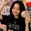 The Crème Shop x BT21 Trío Sombras Baby RJ Golden Lolly Shimmery Eyeshadow