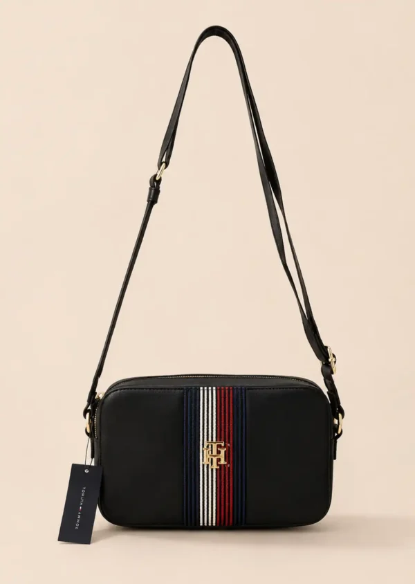 Bolso Crossbody Tommy Hilfiger Negro con Detalle Tricolor