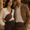 Bolso Unisex Crossbody Steve Madden Café con Diseño Tejido