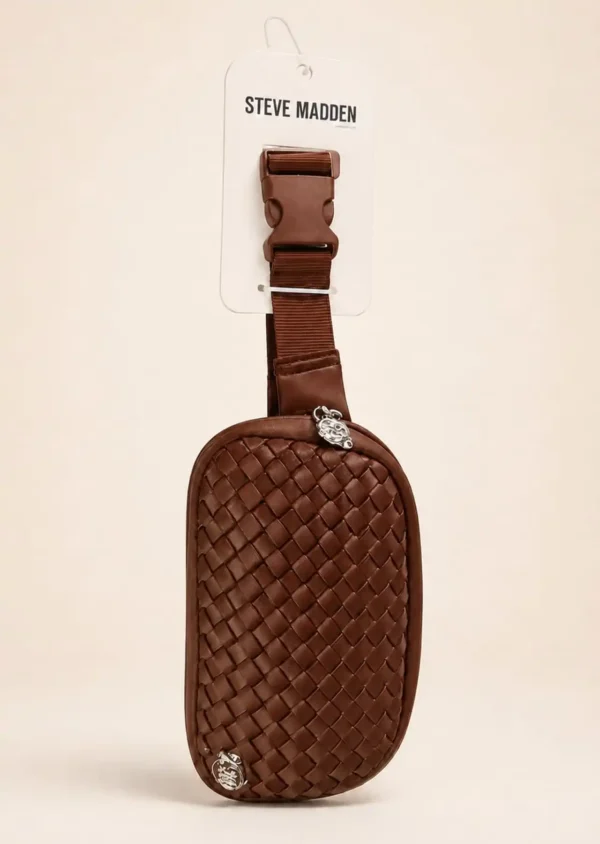 Bolso Unisex Crossbody Steve Madden Café con Diseño Tejido