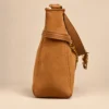 Bolso Steve Madden Camel con Cadena y Dijes