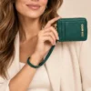 Monedero Tarjetero Muñequera Steve Madden Verde con Correa