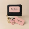 Cartera Tarjetero Juicy Couture Negro con Llavero de Corazón