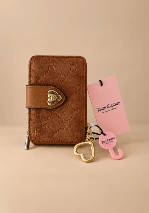 Cartera compacta Juicy Couture con monograma Camel