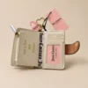 Cartera compacta Juicy Couture con monograma Camel