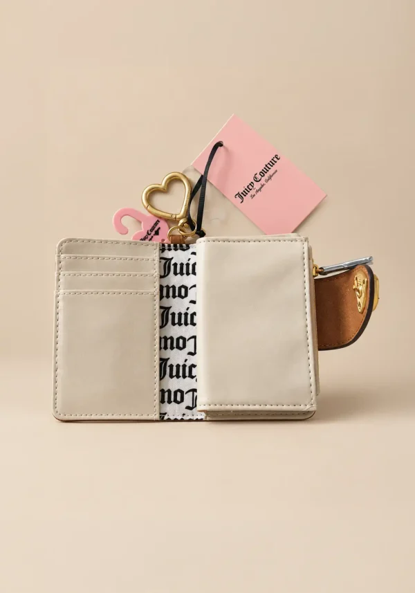 Cartera compacta Juicy Couture con monograma Camel